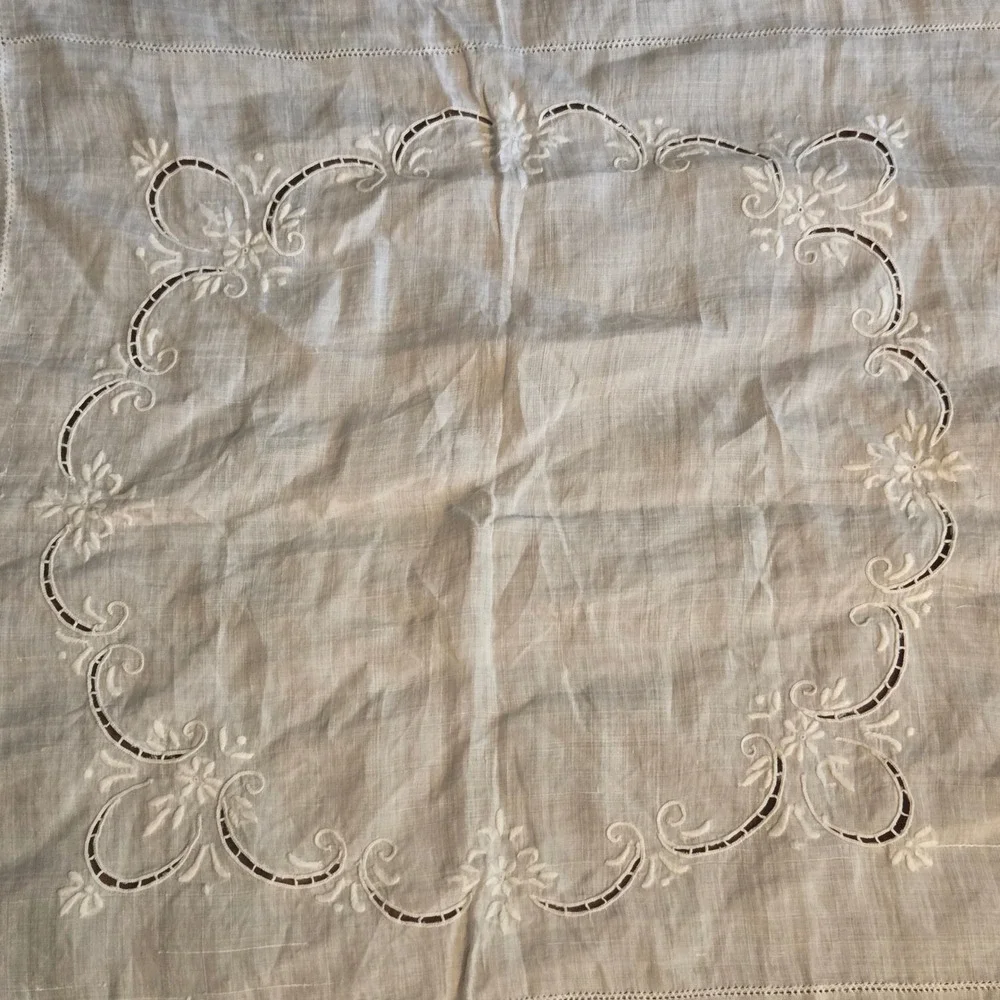 Vintage Off White Embroidered Linen Tablecloth Scalloped Edge Cutwork 47x50 - Picture 1 of 7